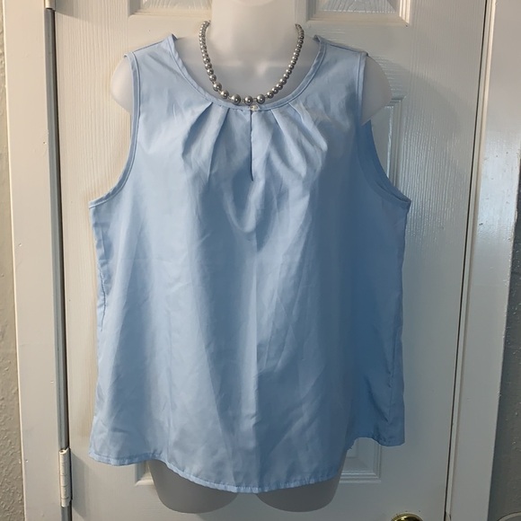 SLEEVELESS TOP BUNDLE (3) - Picture 8 of 11